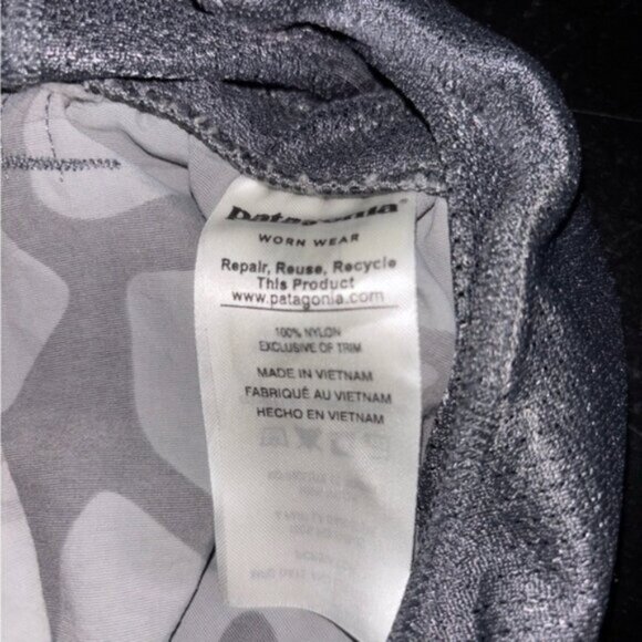 Patagonia Men’s XXL Athletic Gray White Shorts Camo Pockets Liner Drawstring - Picture 5 of 8